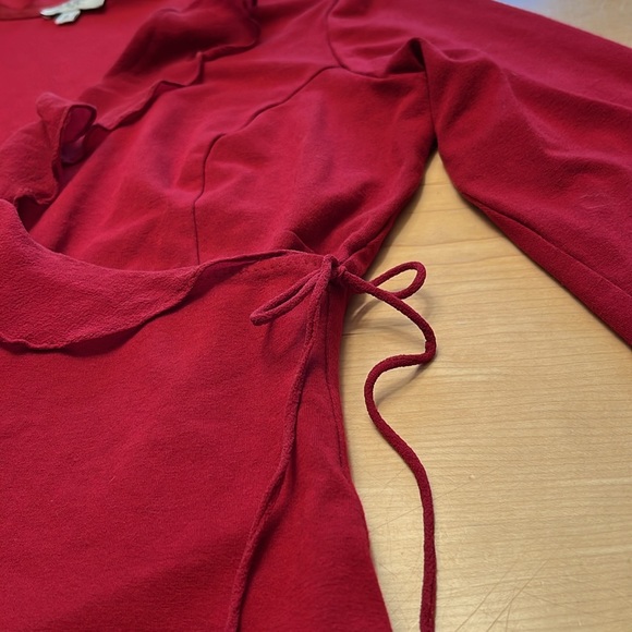 Cache Red Faux Suede Surplice Wrap Top with Ruffle Trim Sz L - Picture 6 of 12
